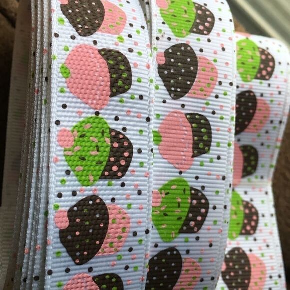 Grosgrain Ribbon 7/8” 5 yards 5/$20 cupcakes lime - Picture 3 of 3